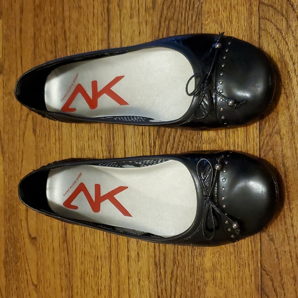 Anne Klein Sport Women's AK Buttons Ballet Flat 9.5